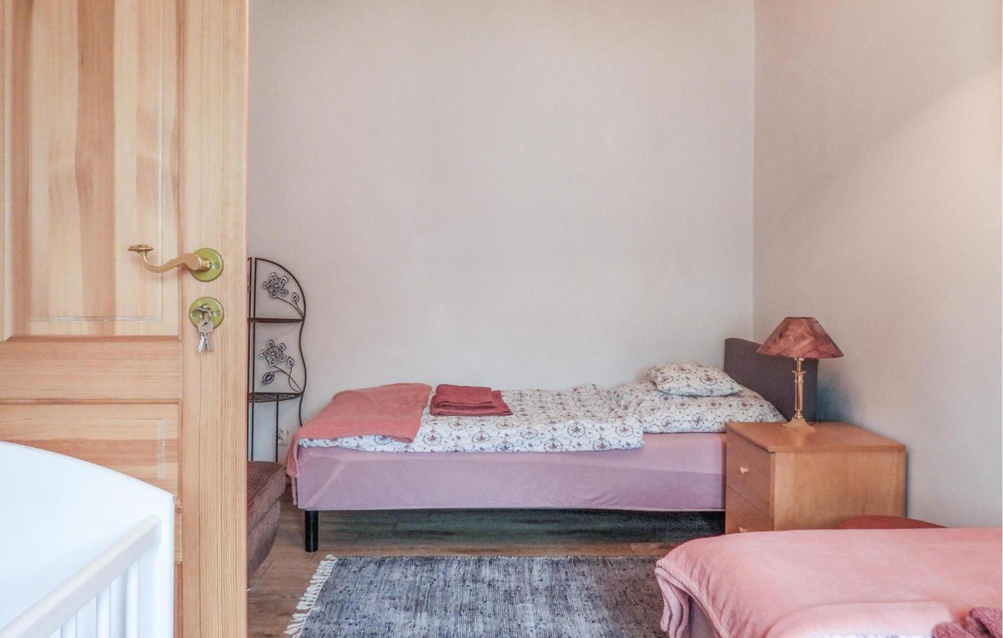 Nice Home In Nowe Warpno With Kitchen Eksteriør bilde
